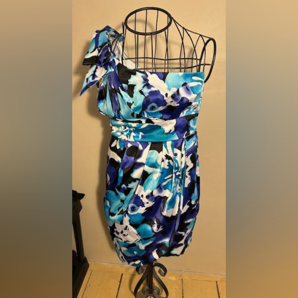 Bisou bisou size 10 womens floral blue white black  formal dress dance  medium